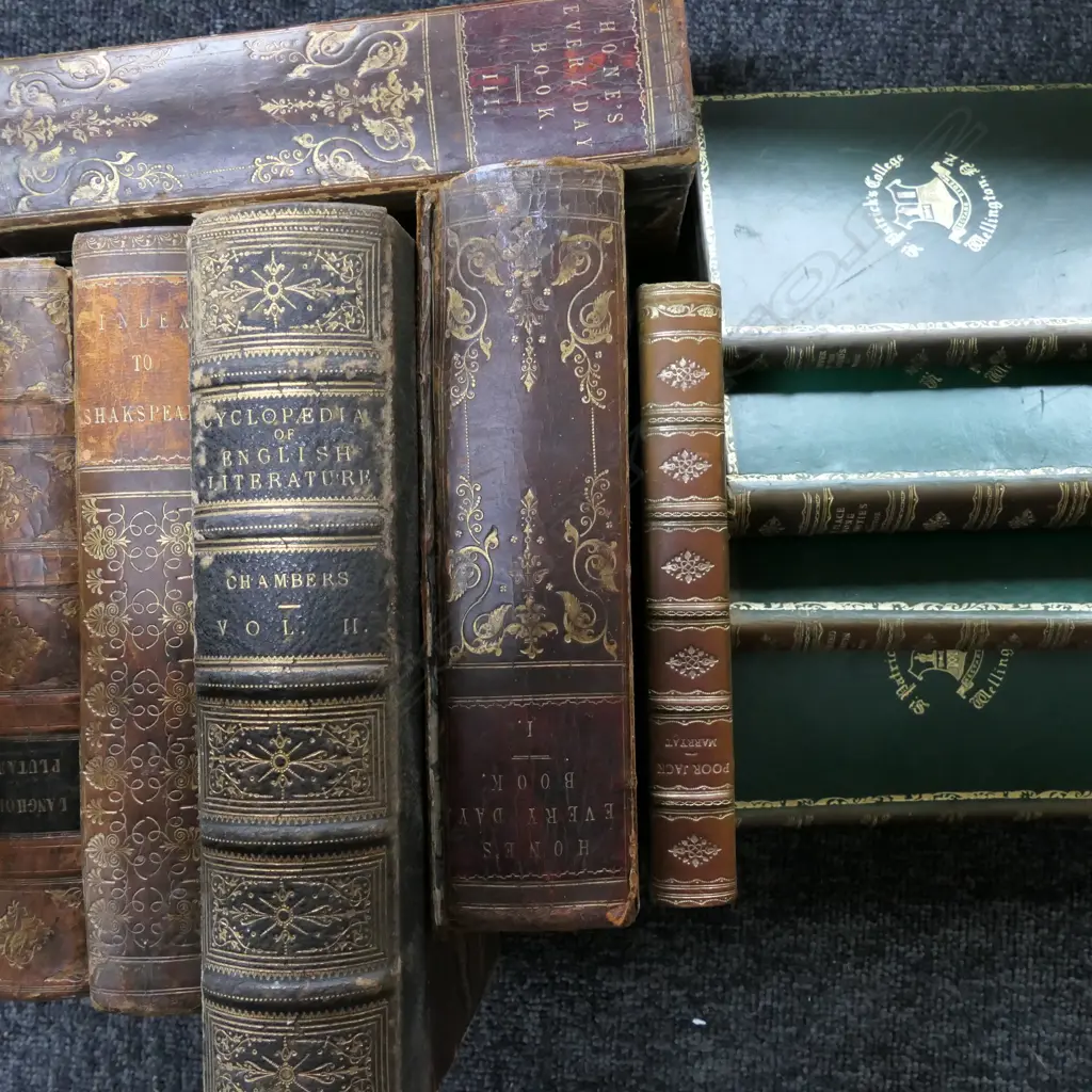 ASST LEATHER BOUND BOOKS Image 1++