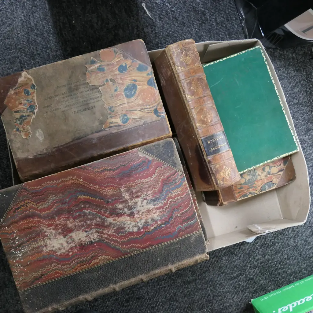 ASST LEATHER BOUND BOOKS Image 1++