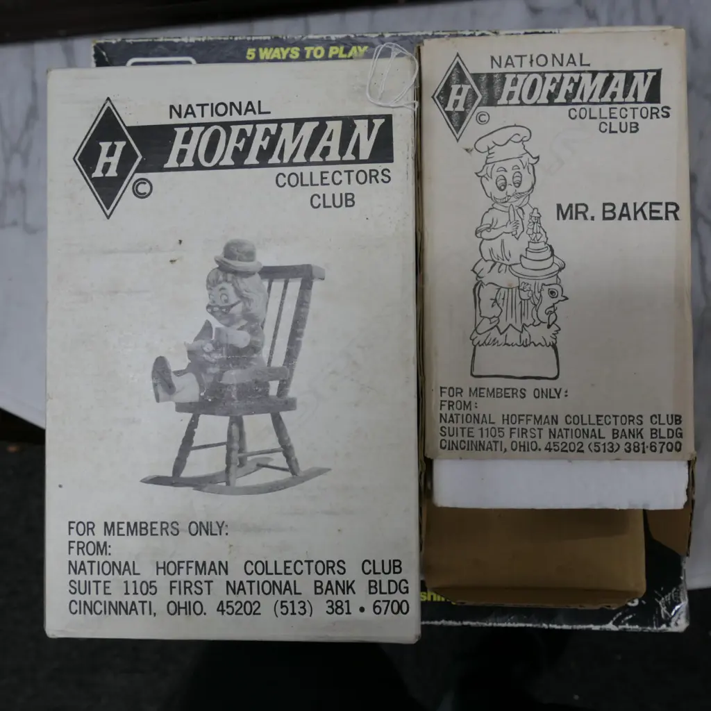 BOXED SIMON SAYS GAME W/ 2 HOFFMAN FIGURINES Image 1++