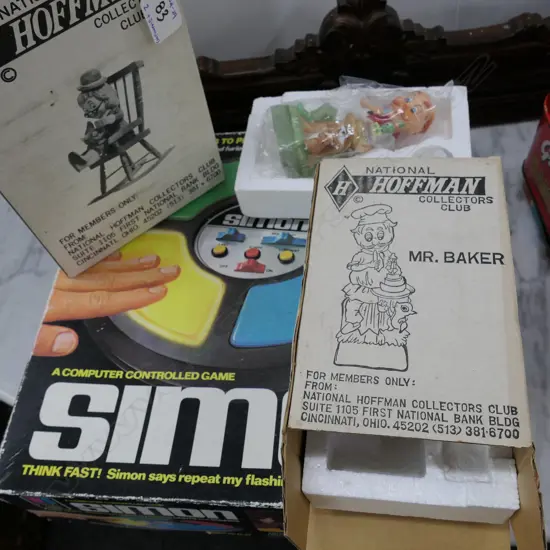 BOXED SIMON SAYS GAME W/ 2 HOFFMAN FIGURINES