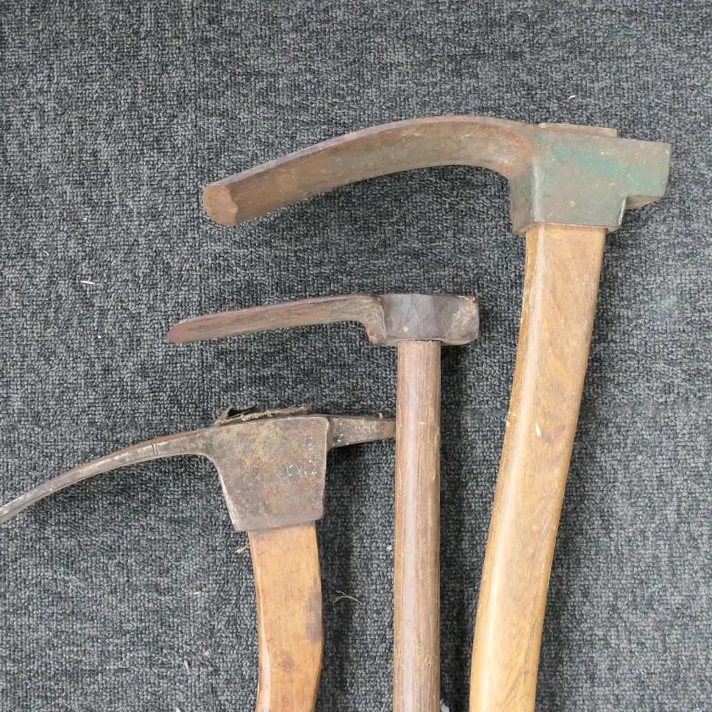 3 WOODEN HANDLED GRUBBER TOOLS Image 1++