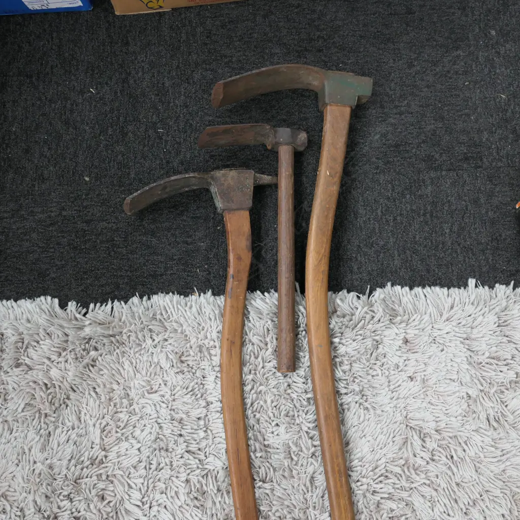 3 WOODEN HANDLED GRUBBER TOOLS Image 1++
