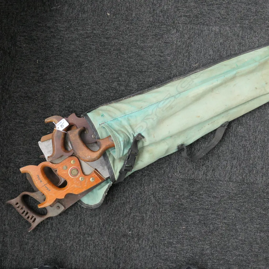 8 VINTAGE CARPENTER SAWS  + BAG Image 1++