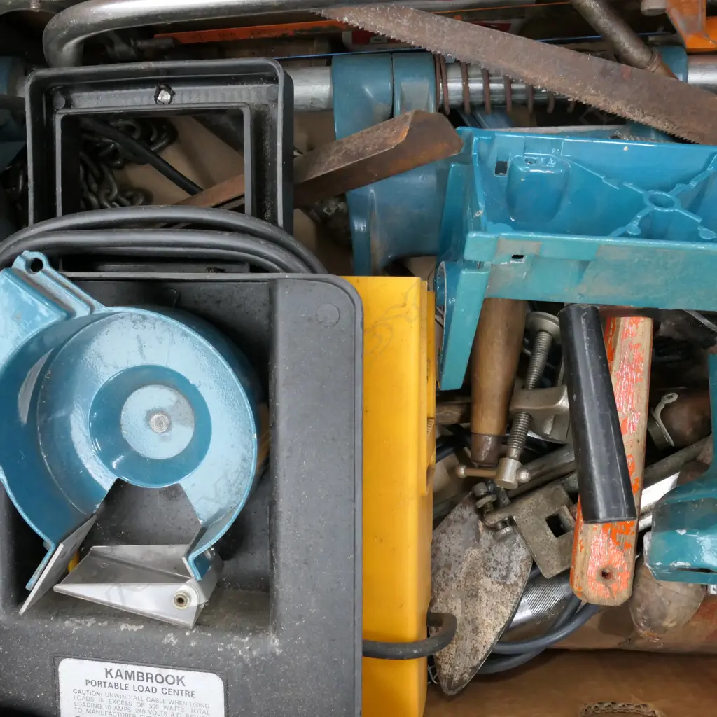 BOX ASST VINTAGE TOOLS Image 1++