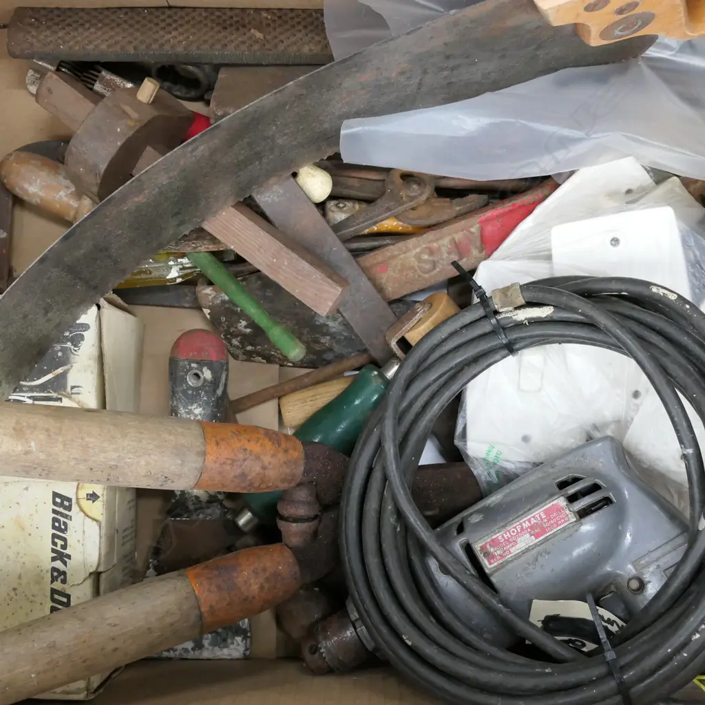 BOX ASST VINTAGE TOOLS Image 1++