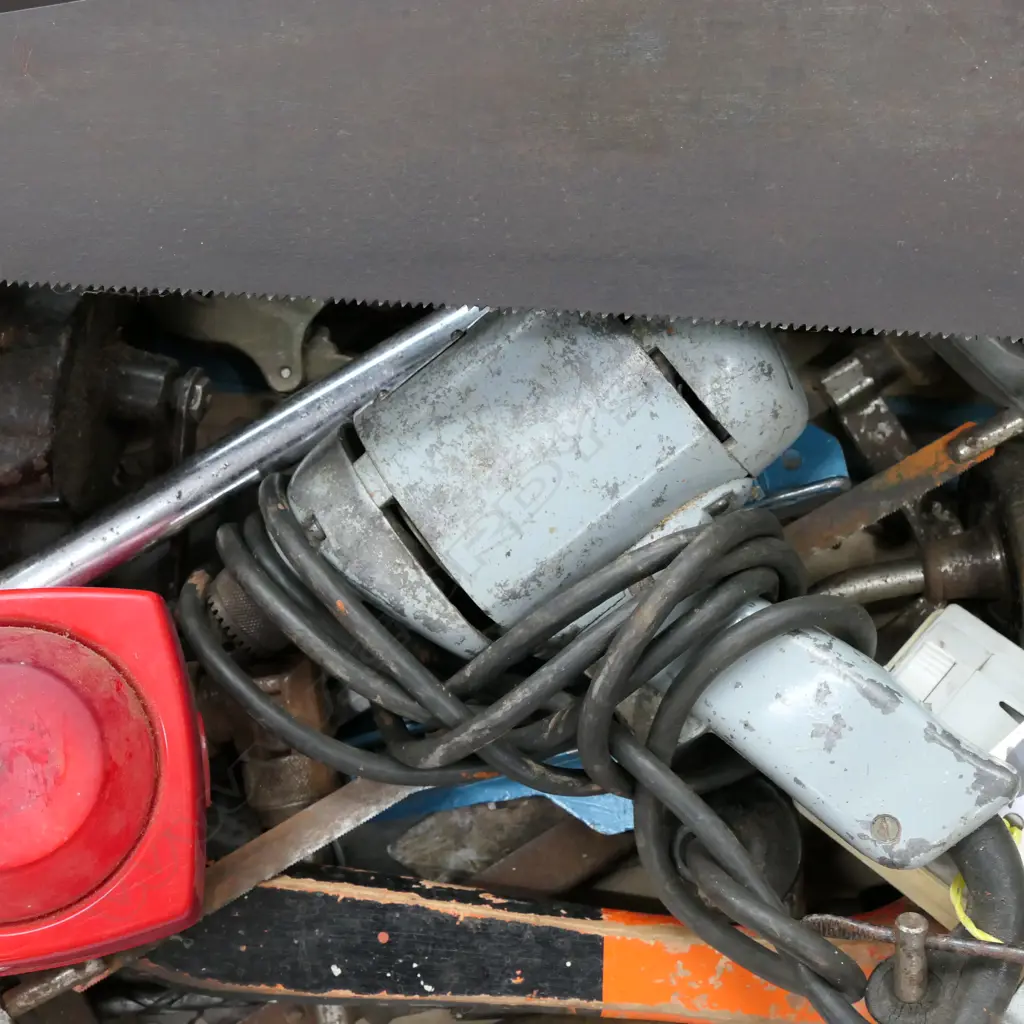 BOX ASST VINTAGE TOOLS Image 1++