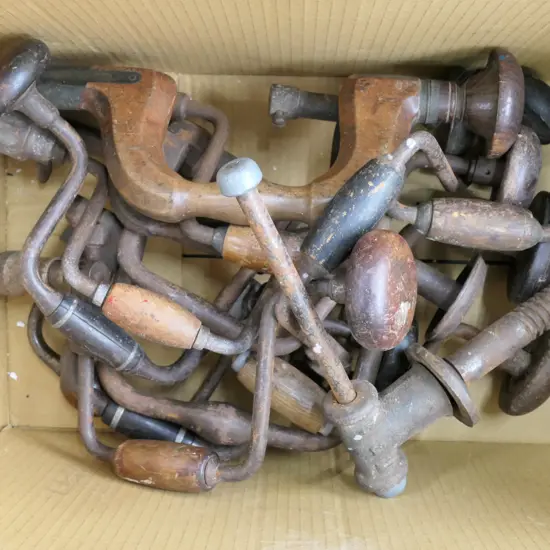 LOT ASST ANTIQUE BRACE AND BITS