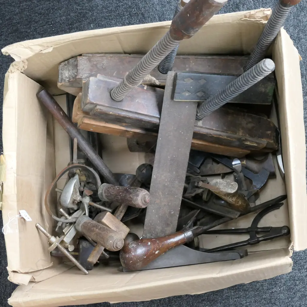 LOT ASST WOODEN CLAMPS/SET SQUARE/SCRIBE ETC Image 1++