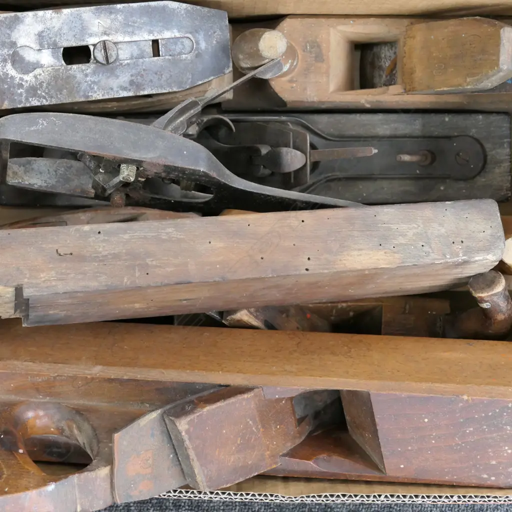 LARGE LOT OF ASST WOODEN PLANES Image 1++