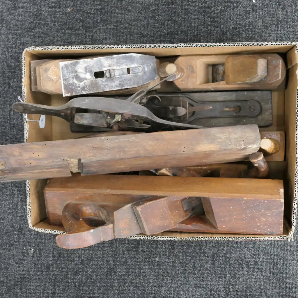 LARGE LOT OF ASST WOODEN PLANES Image 1++