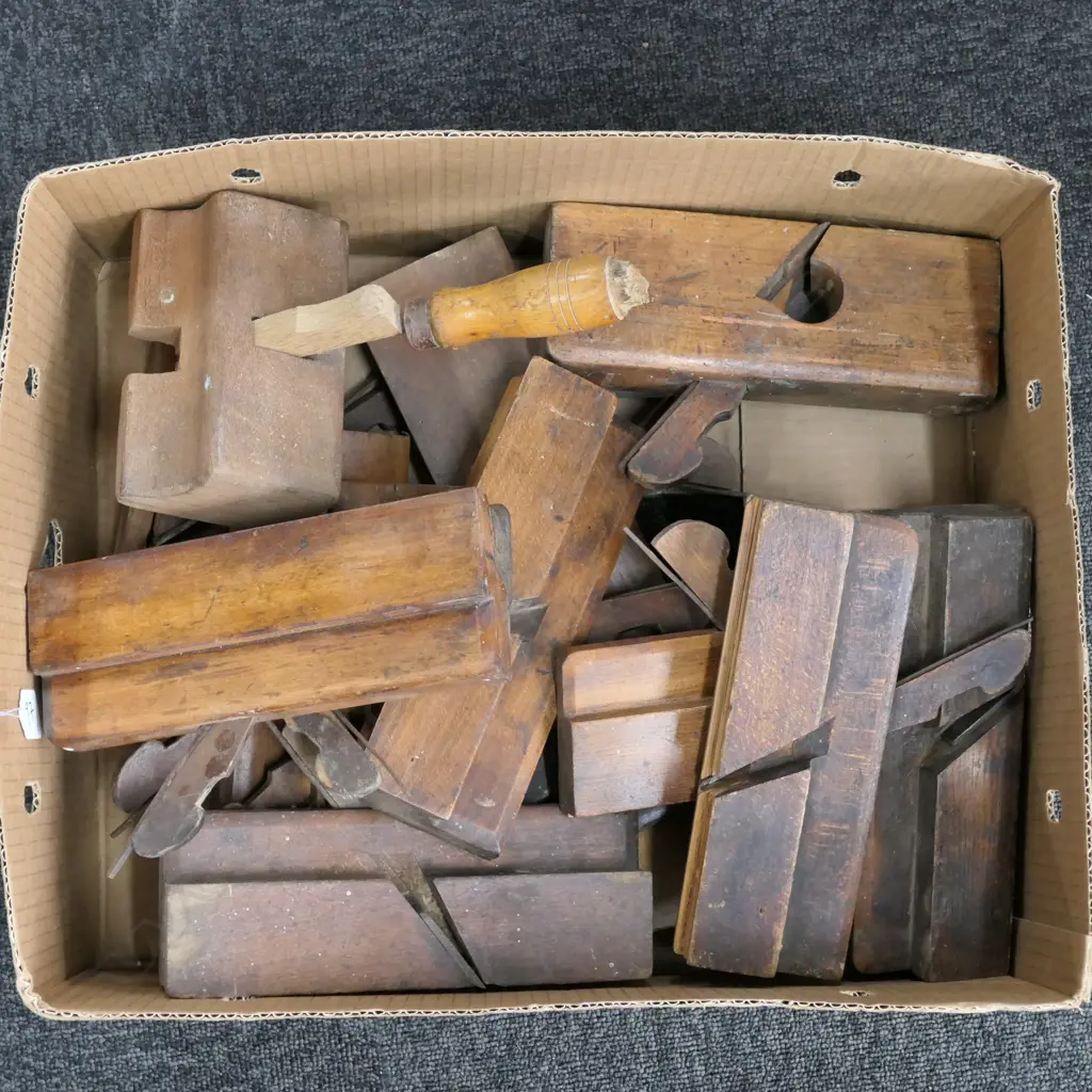 LARGE LOT OF ASST WOODEN MOULDING PLANES Image 1++