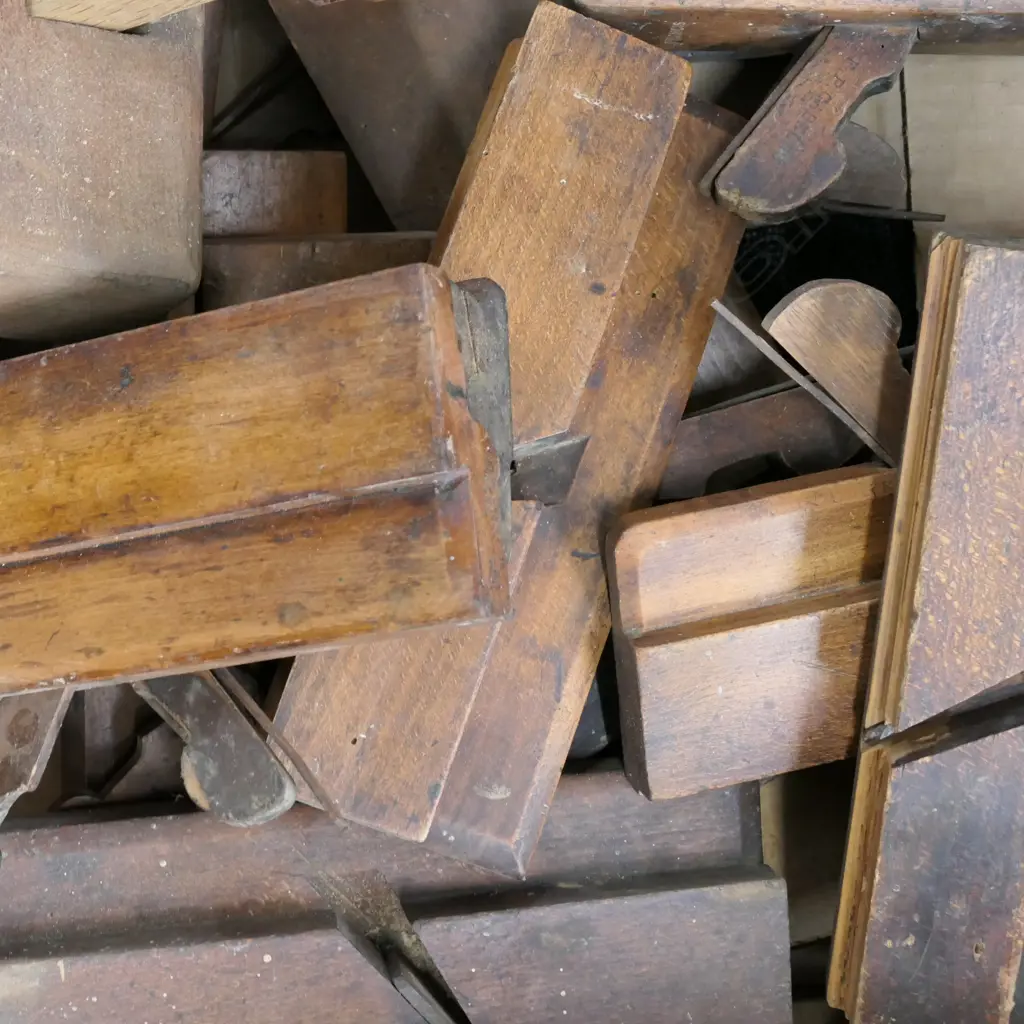 LARGE LOT OF ASST WOODEN MOULDING PLANES Image 1++