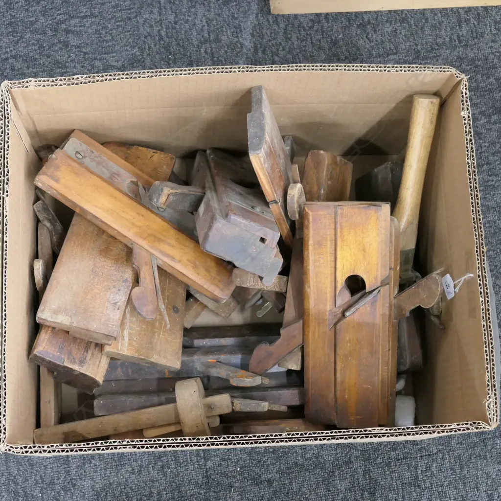 LOT ASST MOULDING PLANES/SCRIBES ETC  Image 1++