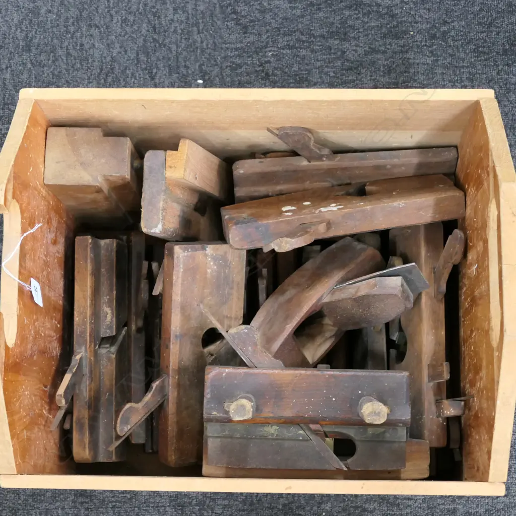 LARGE LOT OF ASST WOODEN MOULDING PLANES Image 1++