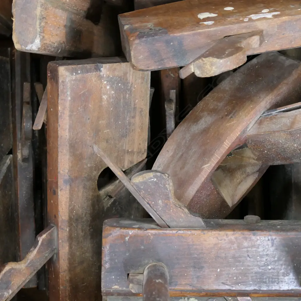 LARGE LOT OF ASST WOODEN MOULDING PLANES Image 1++