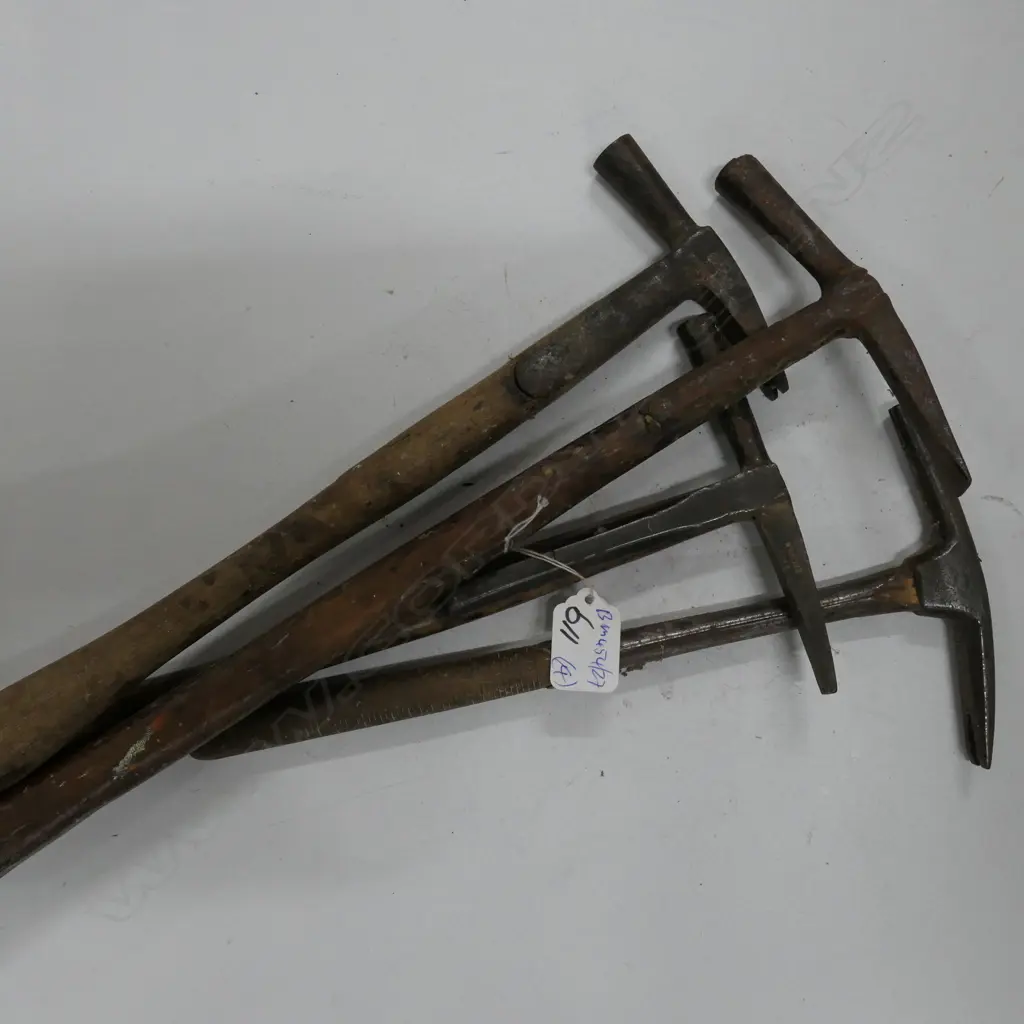 4 VINTAGE CARPENTERS HAMMERS Image 1++