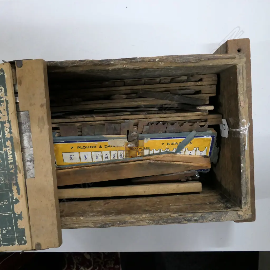 STANLEY BOX OF ASST PLANE BLADES Image 1++