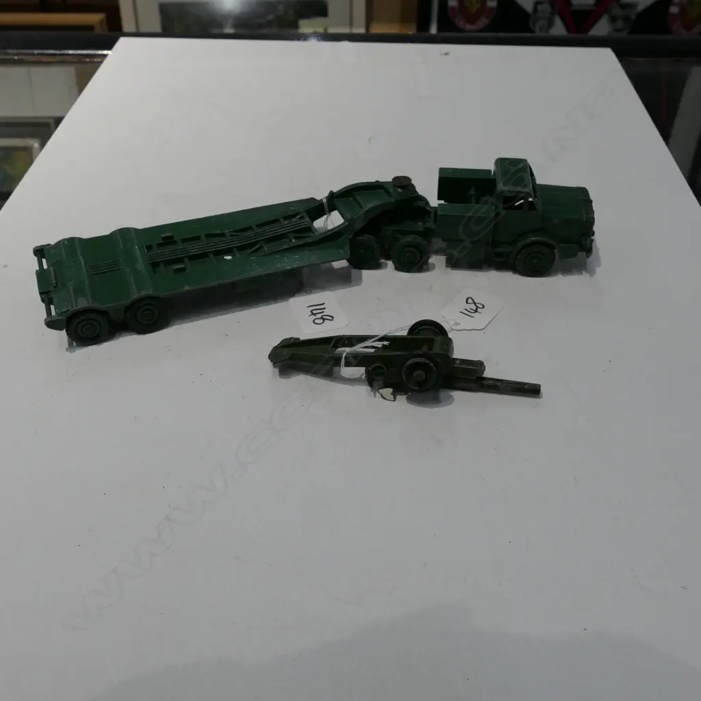 DINKY TOY TANK TRANSPORTER + ARTILLERY PC Image 1++