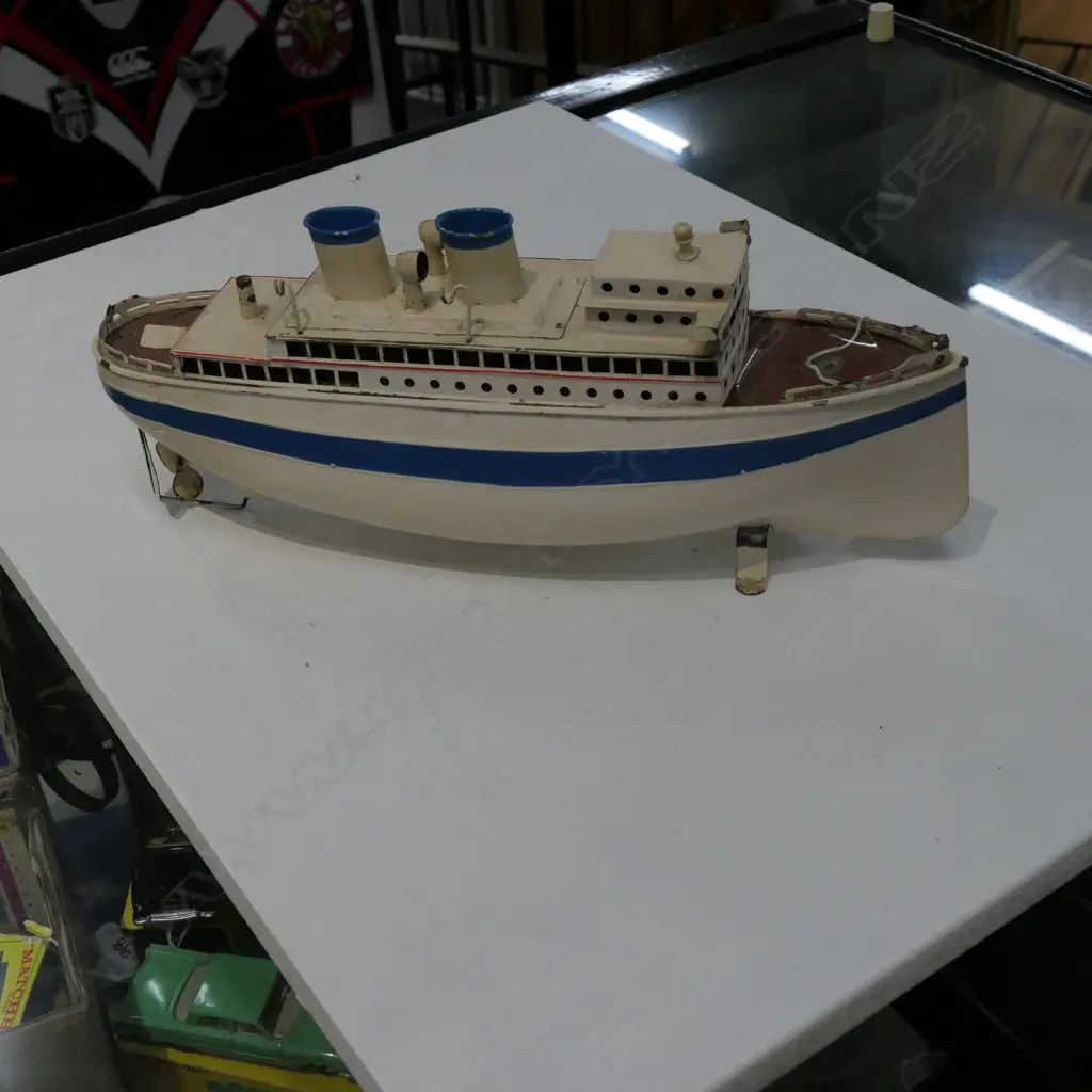 EARLY METAL TOY OF A OCEAN LINER L 320 MM Image 1++