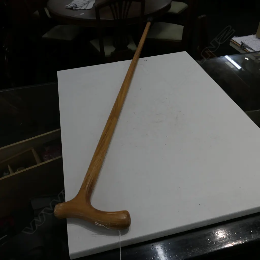 WOODEN WALKING STICK, H. 170MM Image 1++