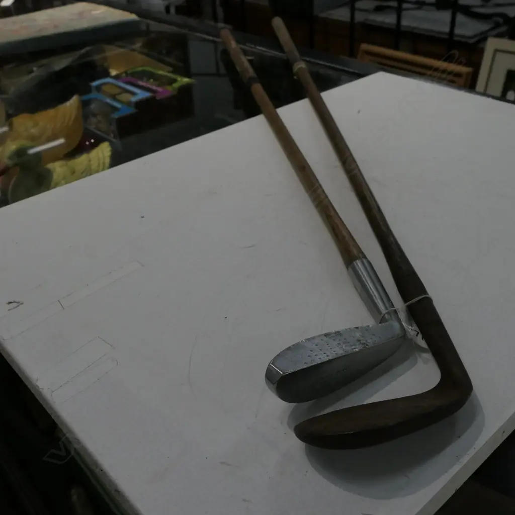 VINTAGE HICKORY GOLF CLUB + PUTTER Image 1++