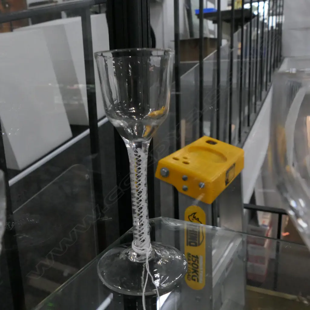 18th/19thC AIR TWIST WINE GLASS Image 1++