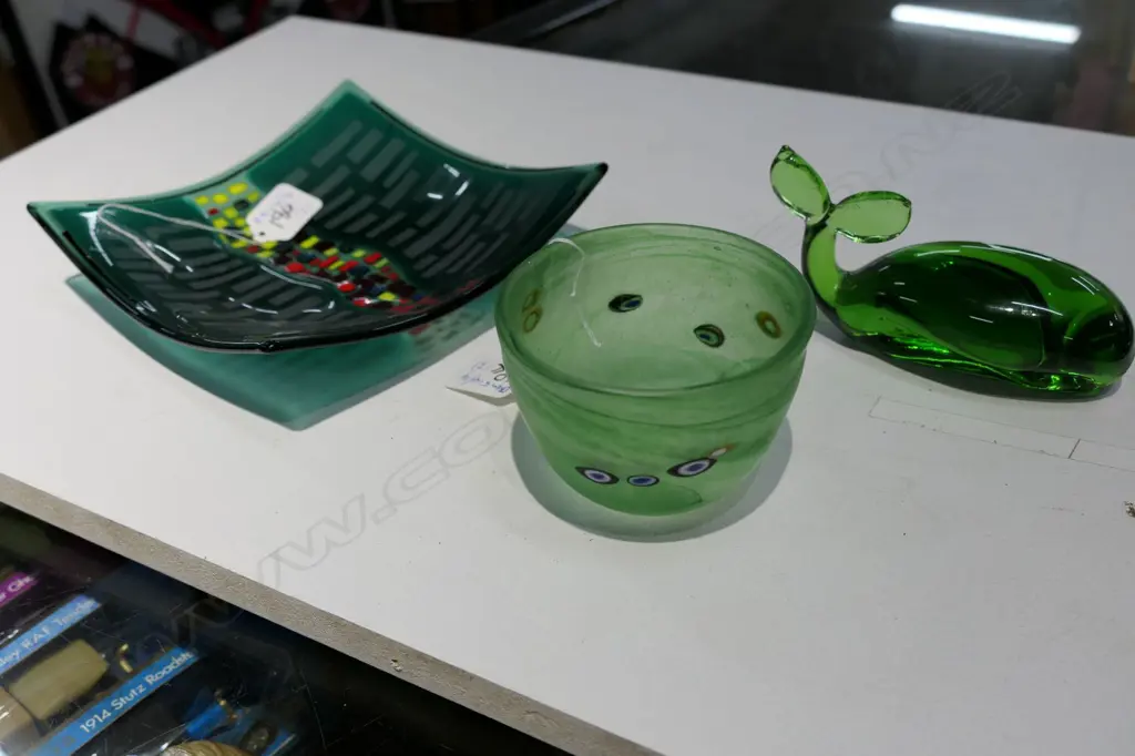 ART GLASS DISH, VASE BY CAMPBELL & WHALE FIGURE, LONGEST L. 180MM Image 1++