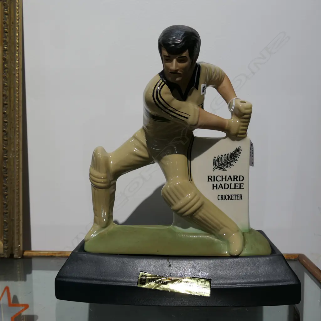 JIM BEAM RICHARD HADLEE DECANTER Image 1++