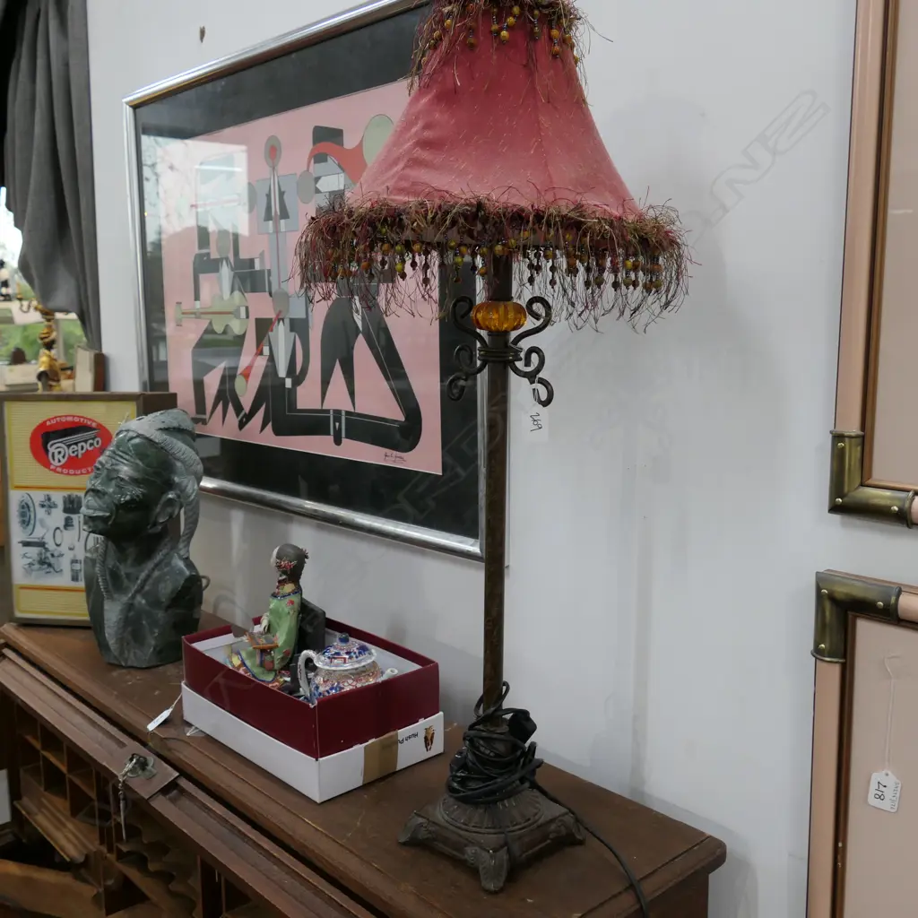 TABLE LAMP W/ BEADED SHADE Image 1++