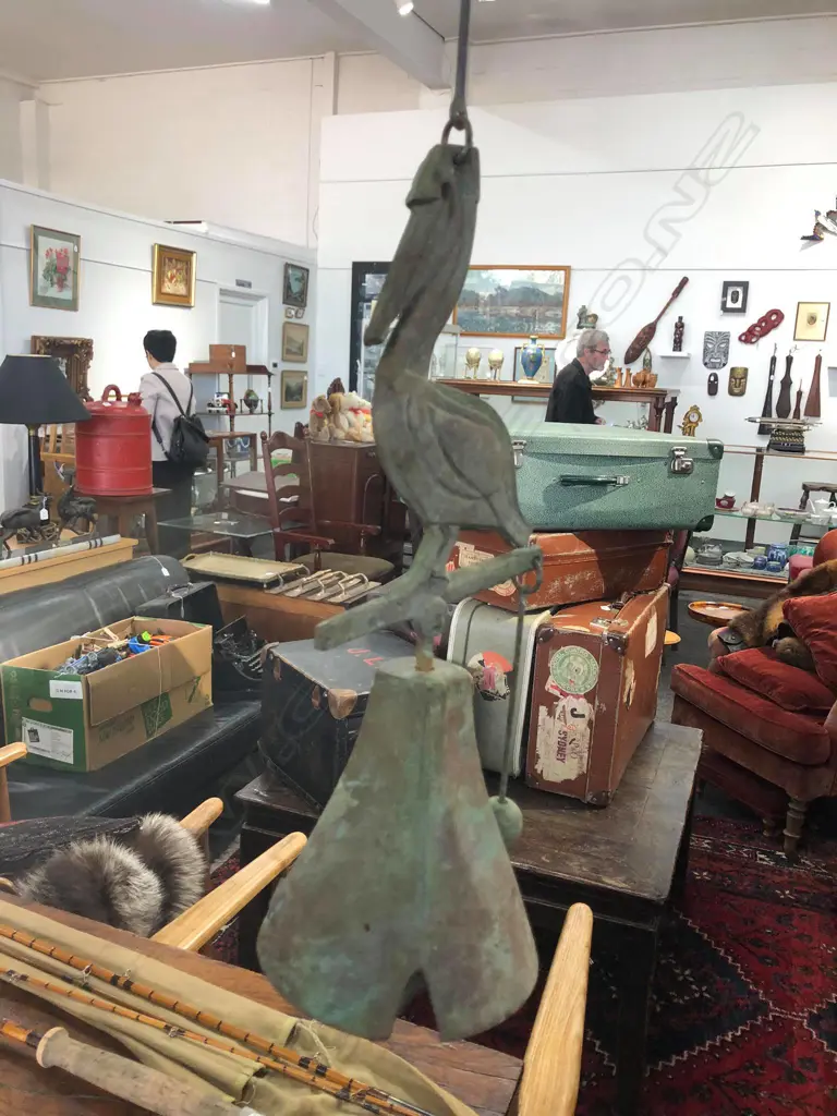 HANGING BRONZE PELICAN BELL H 510 MM Image 1++