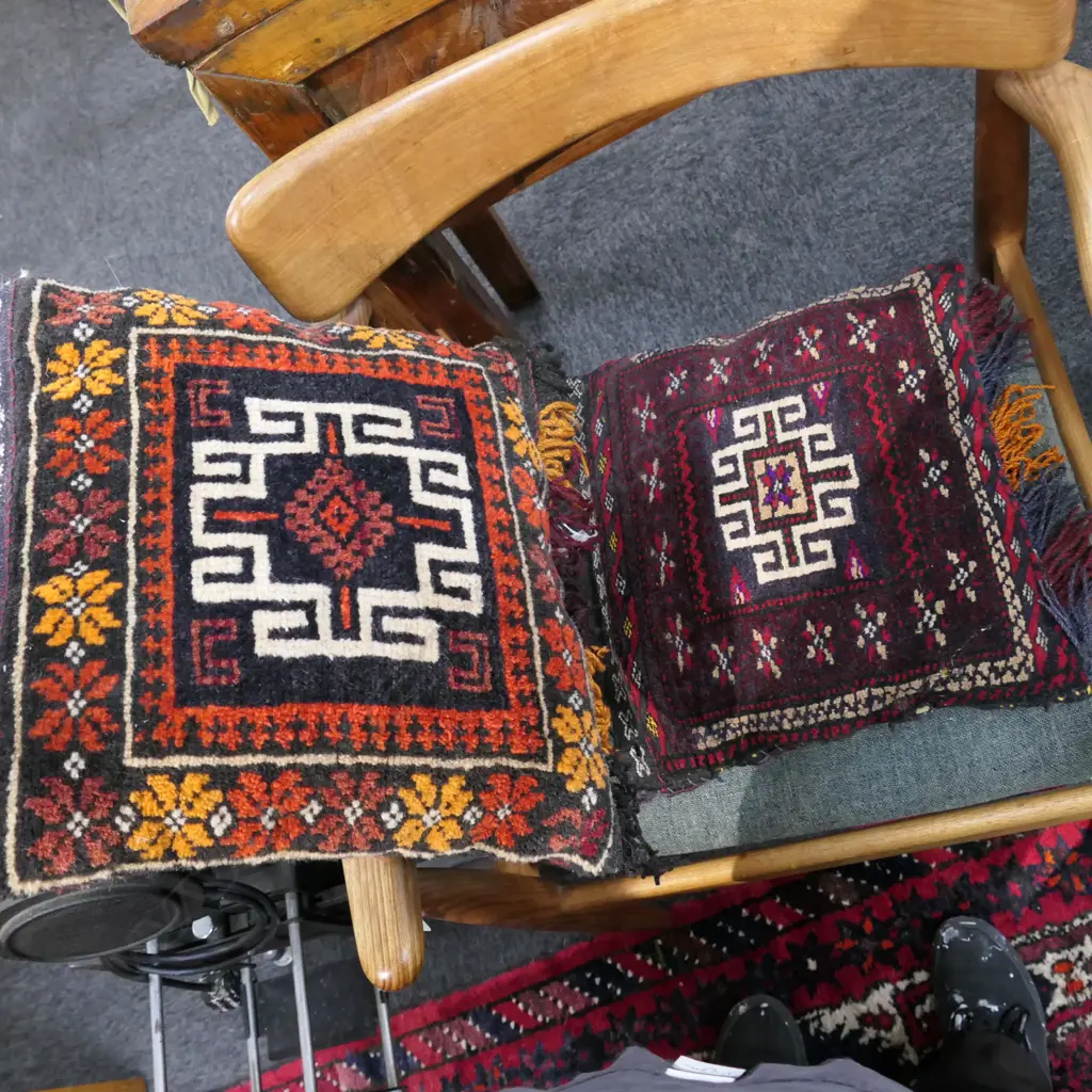 2 H/KNOTTED CUSHIONS Image 1++