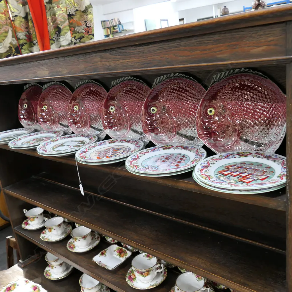12 ROYAL WORCESTER CHRISTMAS PLATES W/ 6 FISH PLATES Image 1++