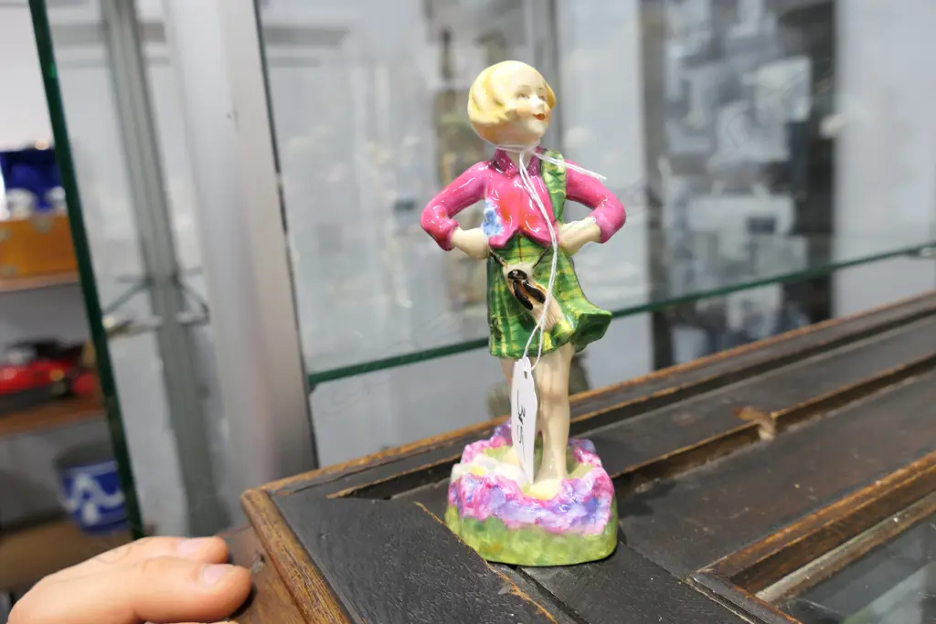 ROYAL WORCESTER FIGURE SCOTLAND RW3104	 - 5½", MODELLER FREDA DOUGHTY 1935-1959 Image 1++