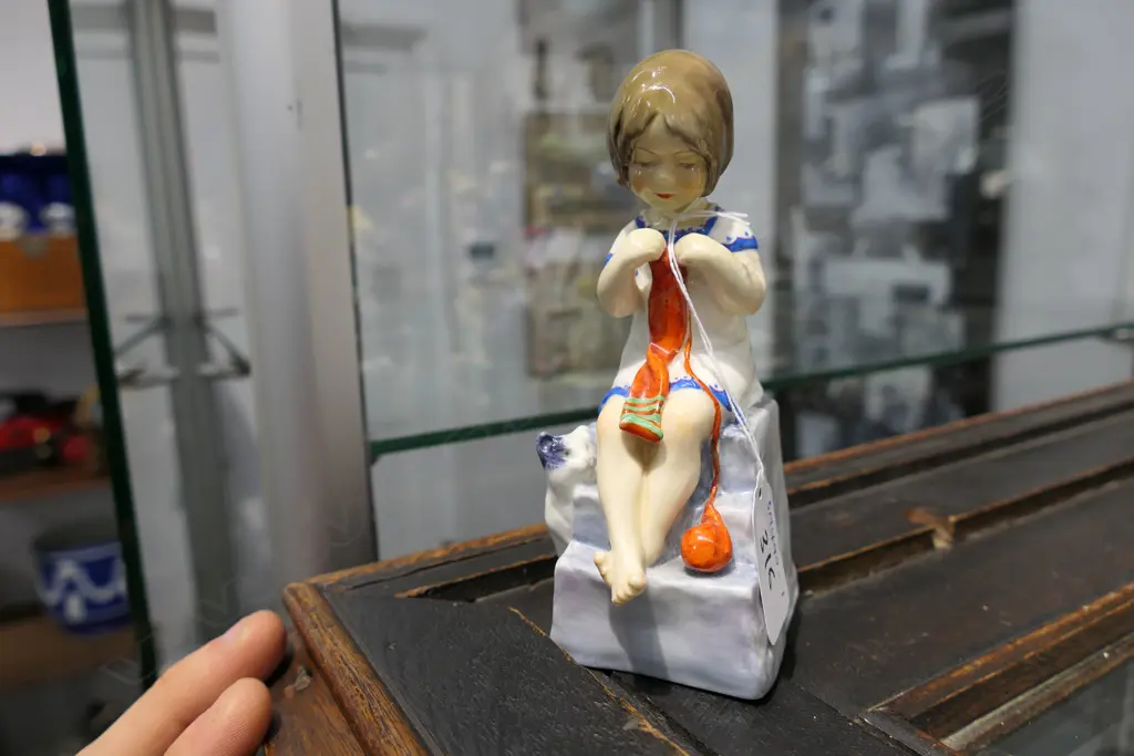 ROYAL WORCESTER FIGURE SATURDAYS CHILD RW3262 - 7"  MODELLER FREDA DOUGHTY 1938-1984 Image 1++