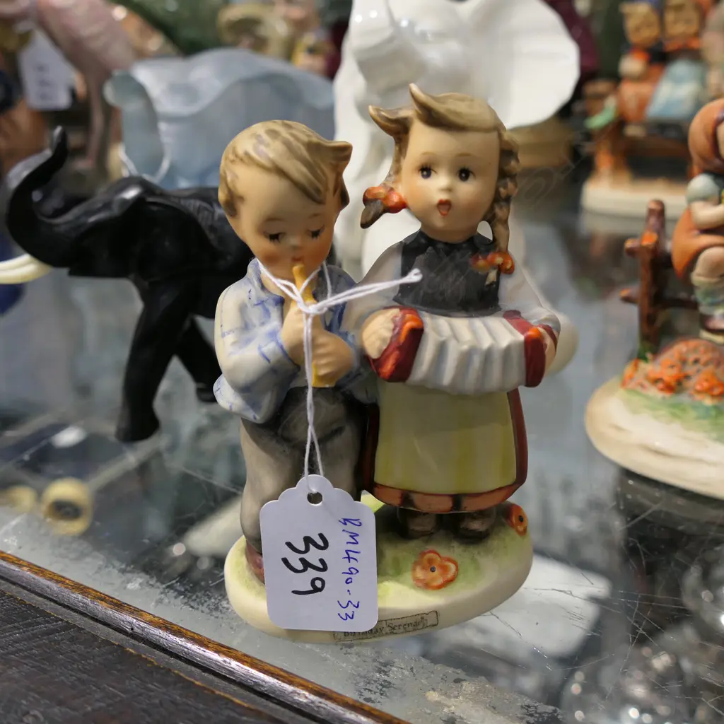 HUMMEL 218 2/0 TMK4 'BIRTHDAY SERENADE' - 4¼" - THIS IS RARER AS IT IS A REVERSE MOULD VARIATION (More...) Image 1++