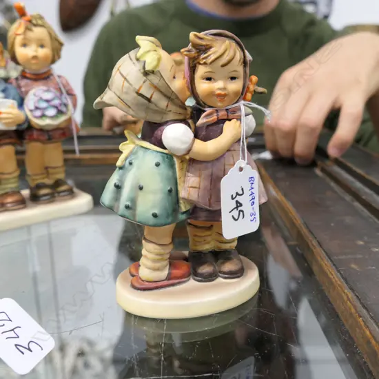 HUMMEL TELLING HER A SECRET 196/0 TMK4--5¼"