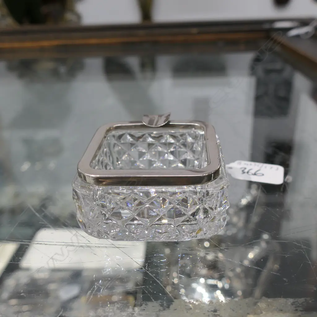 CRYSTAL ASH TRAY S/S RIM Image 1++