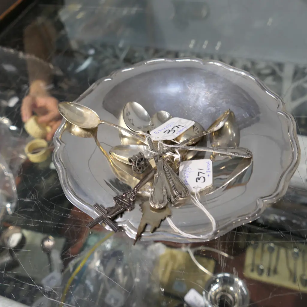 ASST S/SILVER TEASPOONS + CHILIEN STAMPED 900 DISH, DIA. 180MM 236gms Image 1++