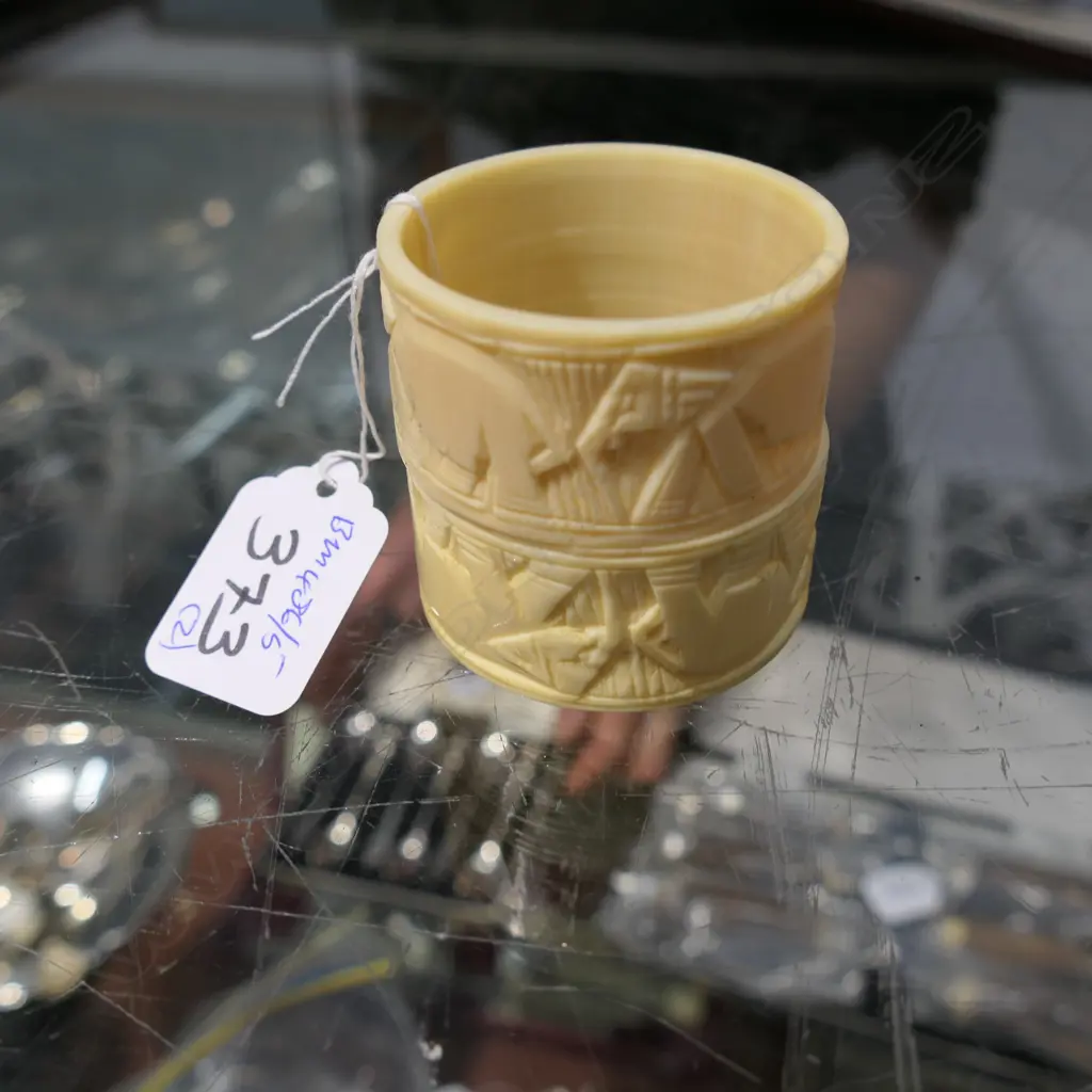 2 IVORY CARVED NAPKIN RINGS Image 1++