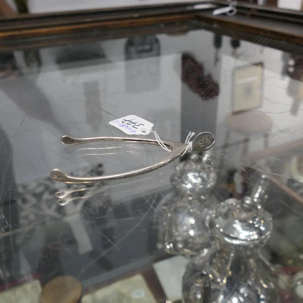 PR SILVER 'WISHBONE' SUGAR TONGS LONDON 1909 Image 1++