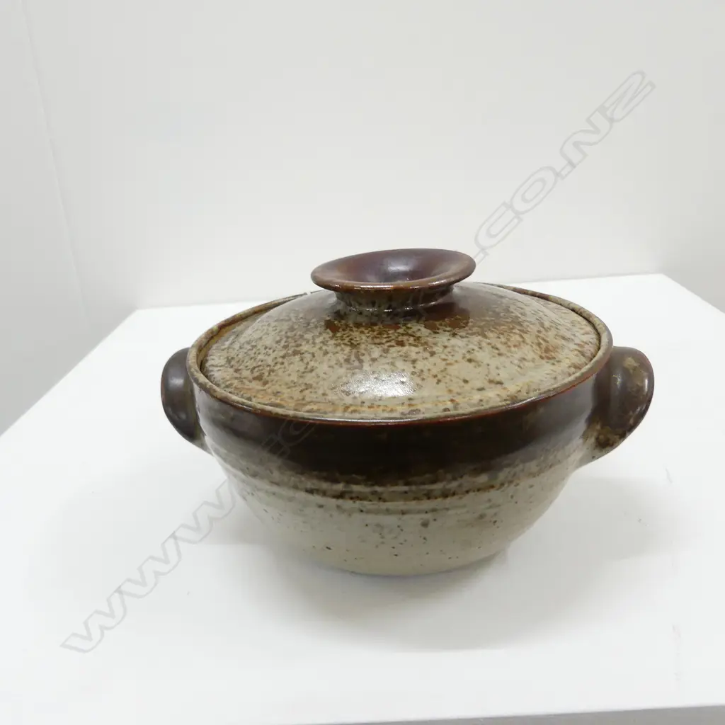WAIMEA POTTERY LIDDED BOWL - A/F, DIA. 70MM Image 1++