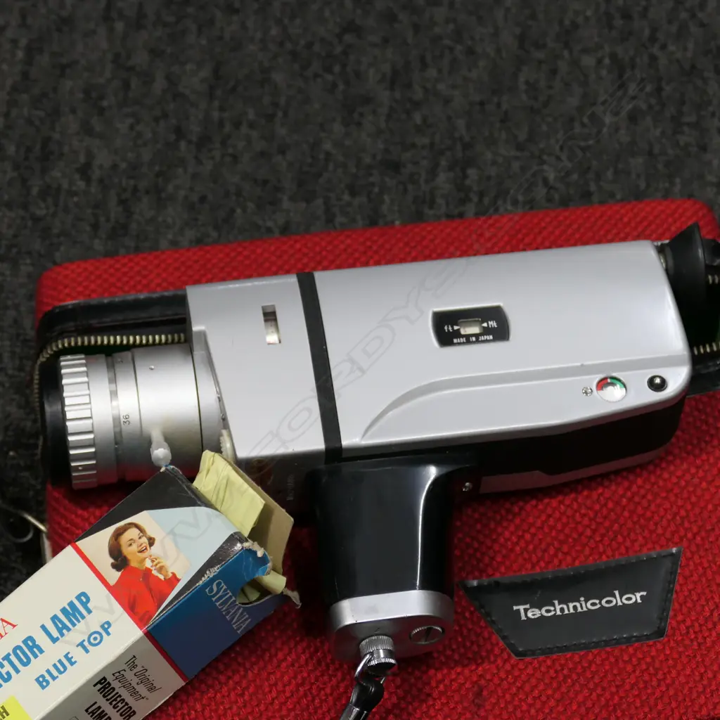TECHNICOLOR MOIVIE CAMERA IN CASE, W.270mm Image 1++