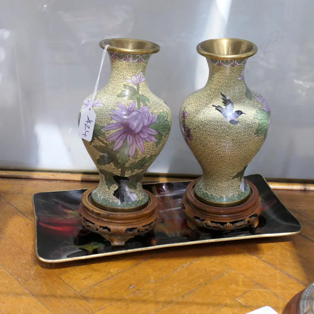 PR OF CHINESE CLOISONNE VASES ON WOOD STANDS, H.220mm & ORNAMENTAL TRAY Image 1++