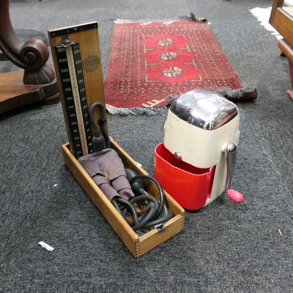 VINTAGE ENAMEL ICE-O-MAT & BOXED BLOOD PRESSURE GAUGE Image 1++