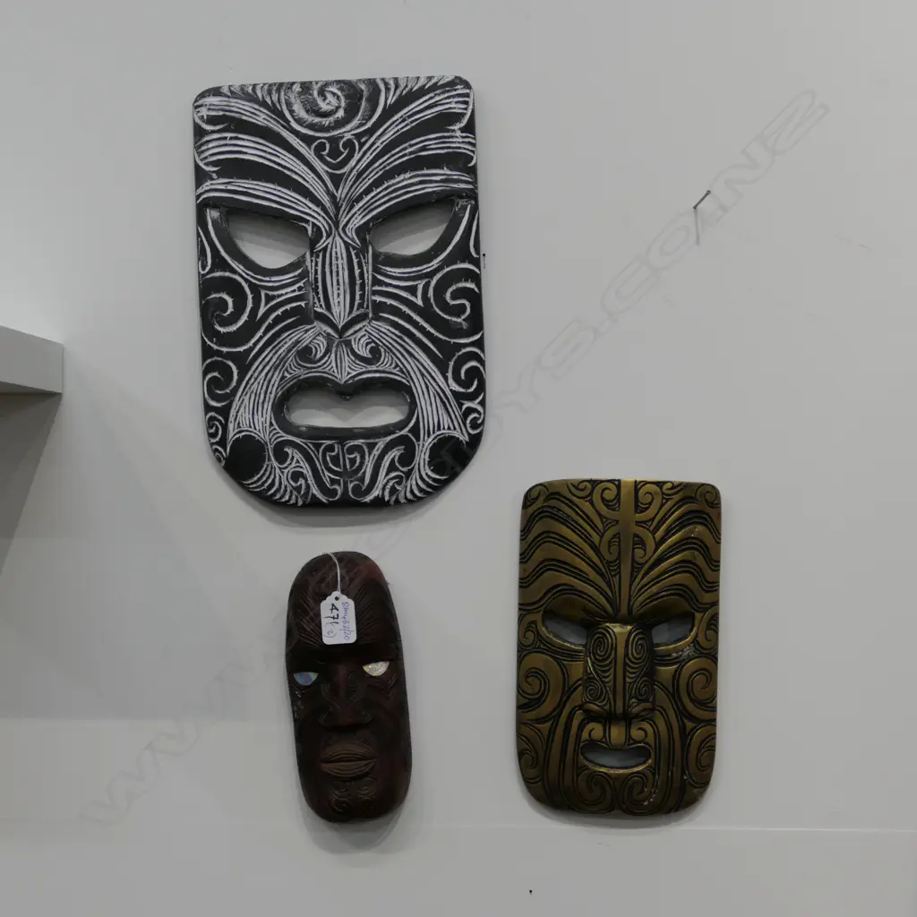 THREE NZ SOUVENIR PIECES, LARGEST H.300mm Image 1++