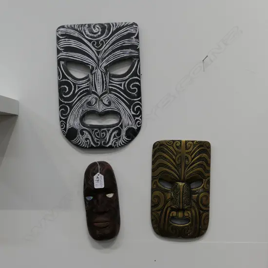 THREE NZ SOUVENIR PIECES, LARGEST H.300mm