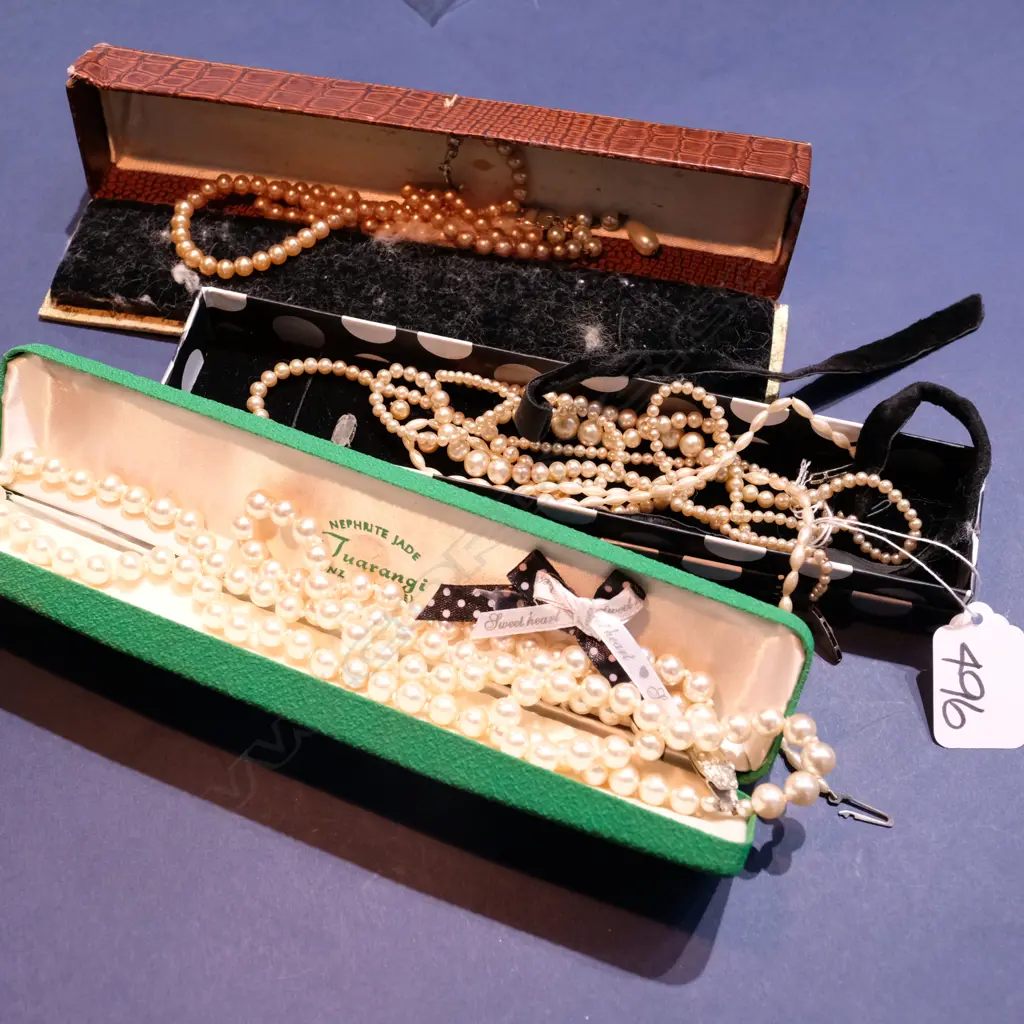 3 BOXES CONTAINING 5 VINTAGE PEARL NECKLACES Image 1++