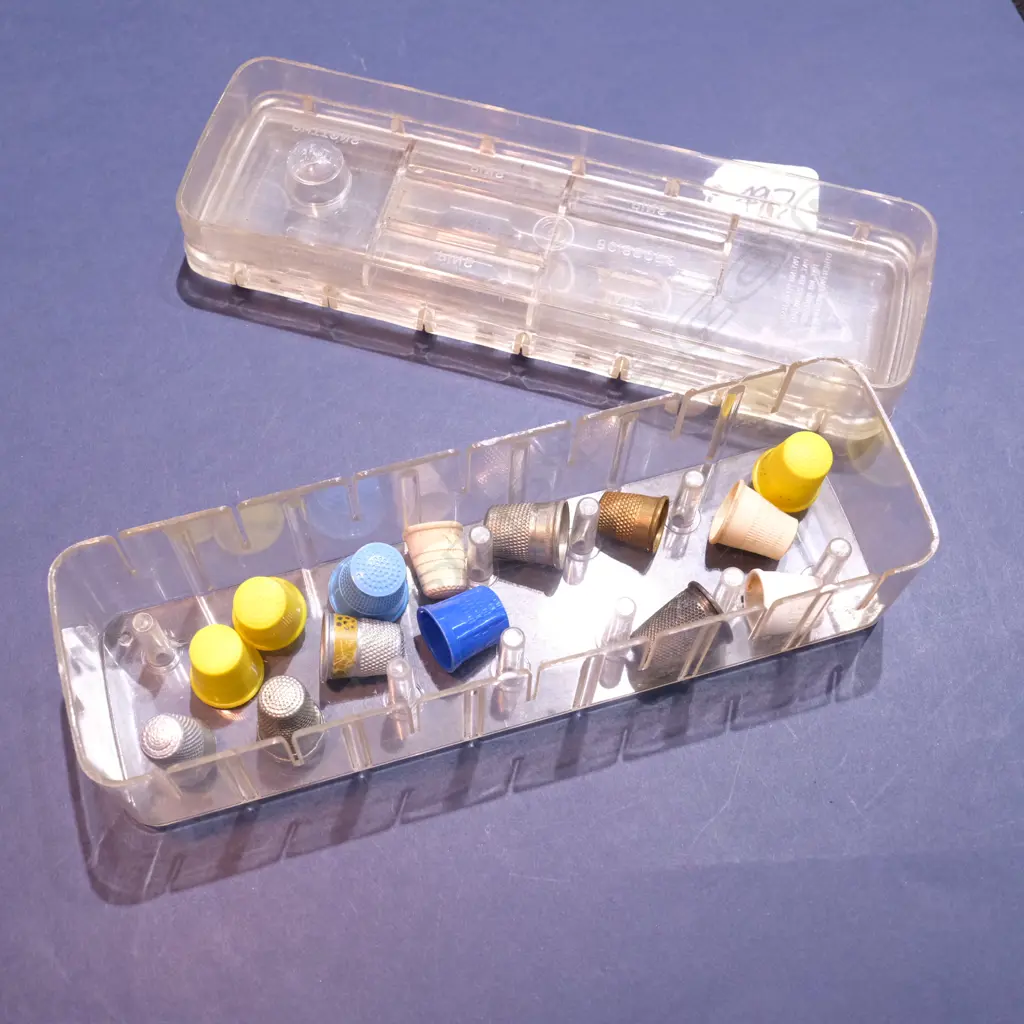 ASST VINTAGE BOXED THIMBLES Image 1++