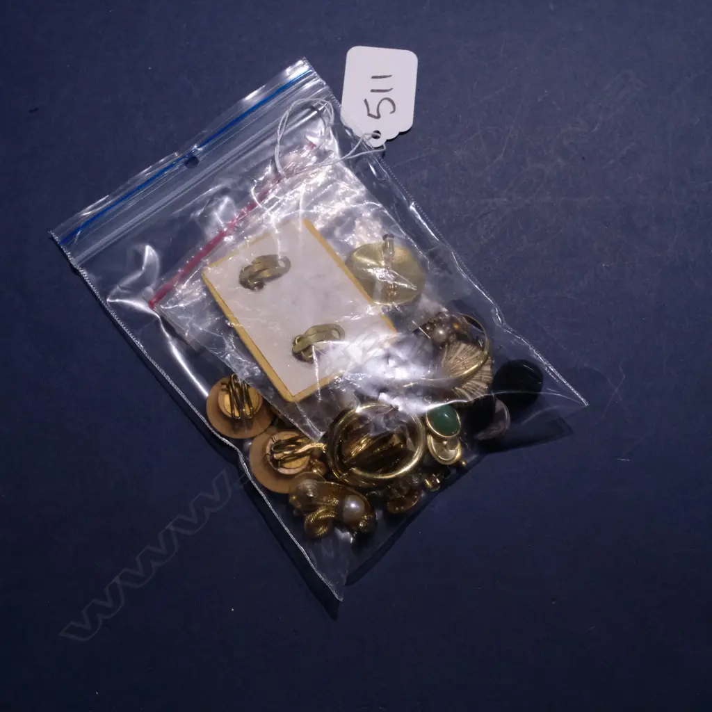 GOOD ASSTMENT COSTUME EARRINGS, INCL GOLD BUTTERFLIES Image 1++