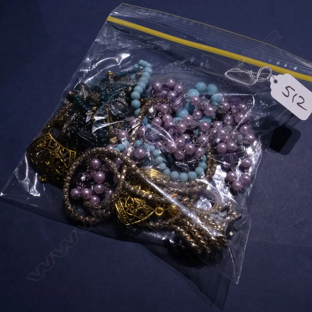 ASST VINTAGE COSTUME JEWELLERY; NECKLACES,BROOCHES ETC Image 1++